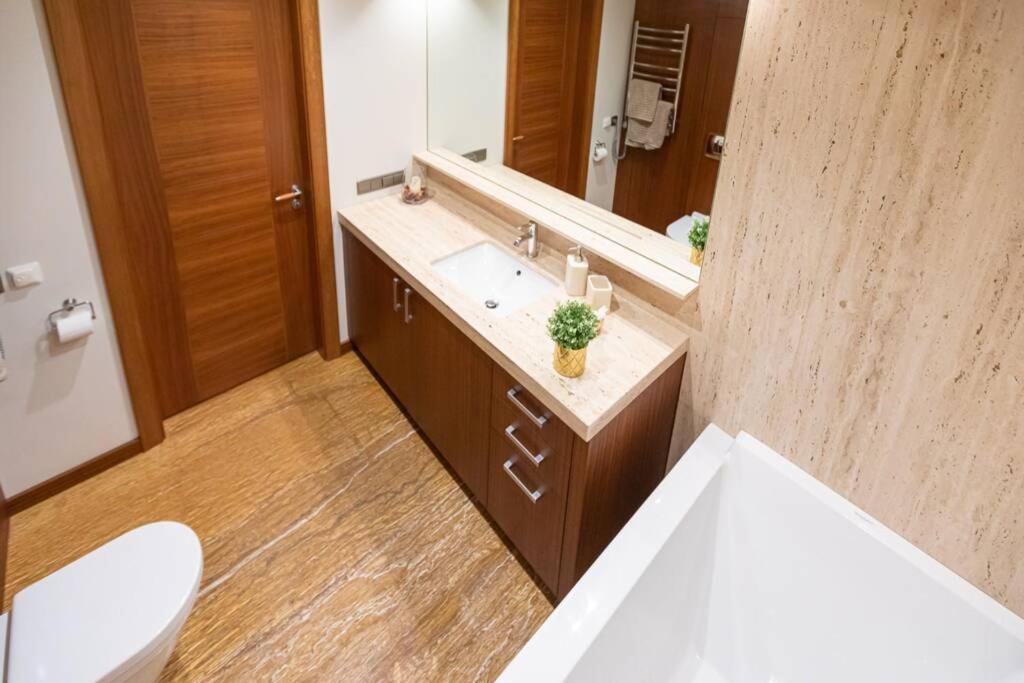 Cozy River-Side Apartment Right In ריגה מראה חיצוני תמונה